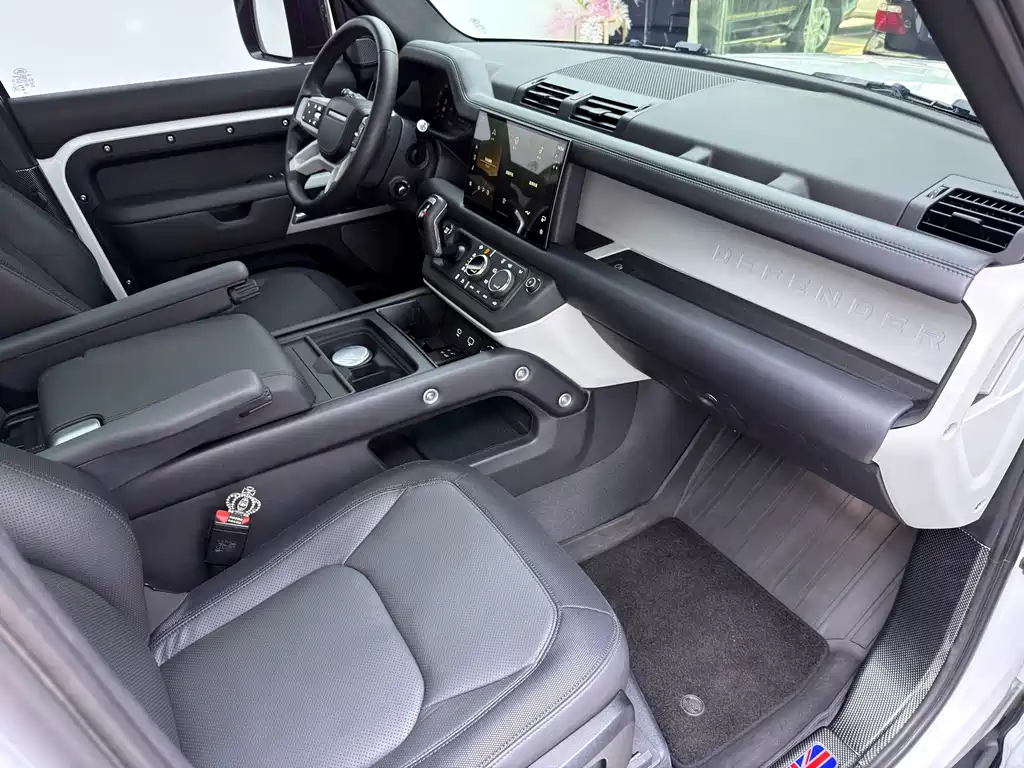 Land Rover Defender 2023 — фото 13