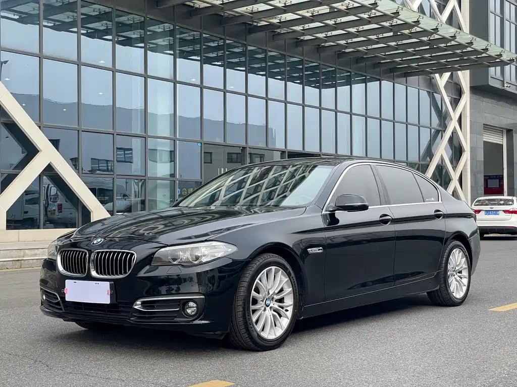 BMW 5 Series 2015 — фото 1