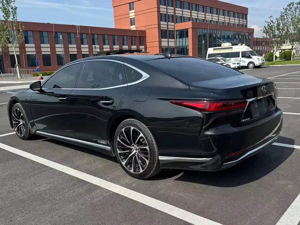 Lexus LS 2022 — фото 10