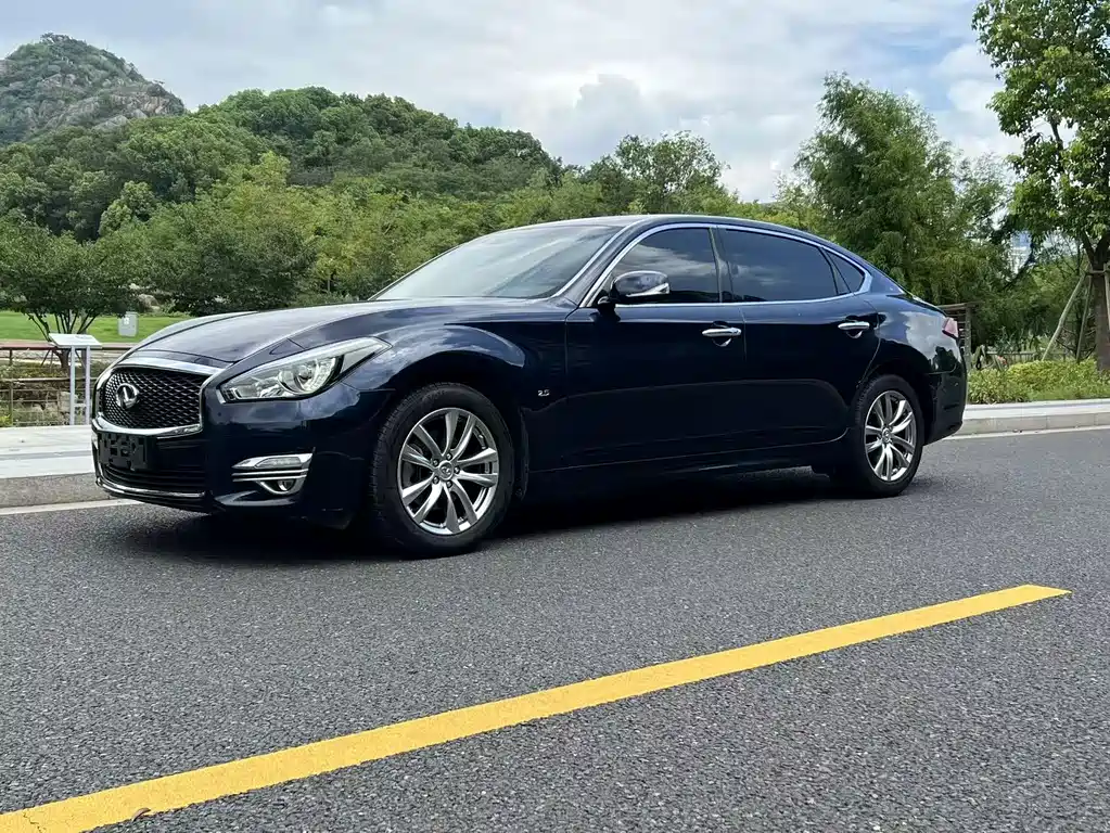 Infiniti Q70 2017