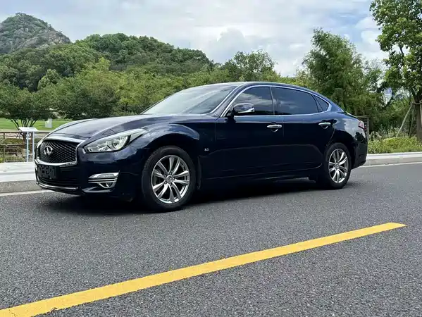 Infiniti Q70 2017