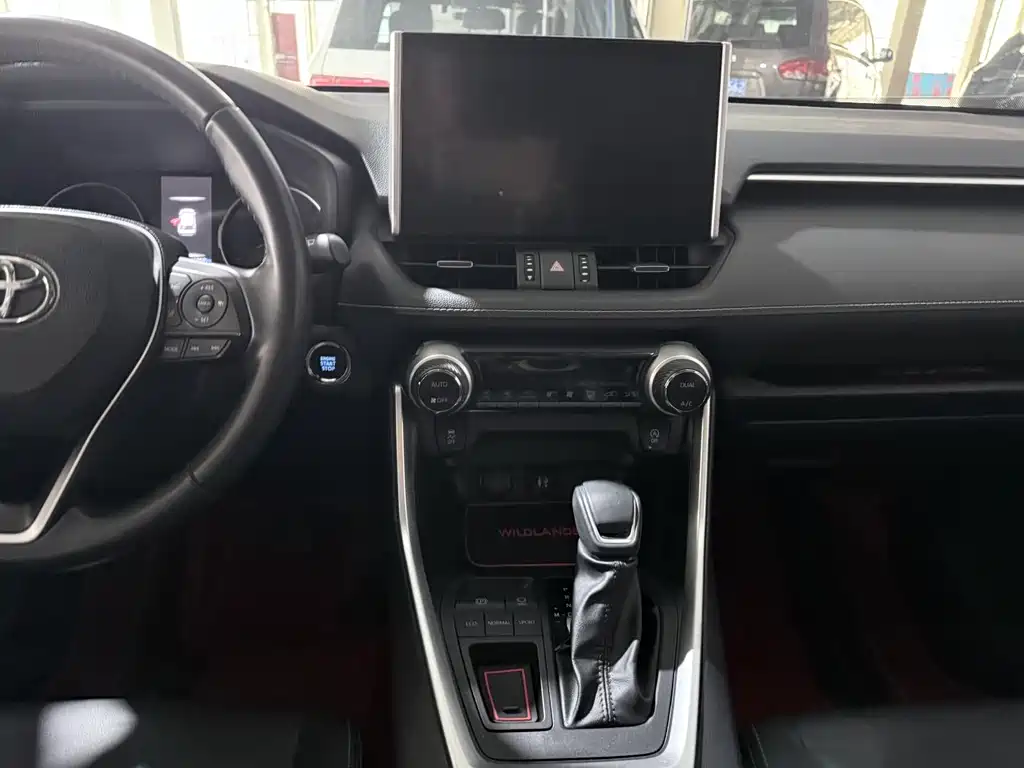 Toyota Wildlander 2023 — фото 13