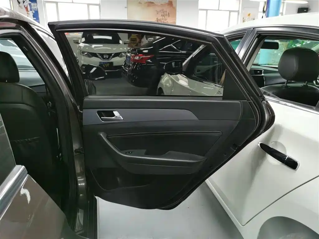 Hyundai Sonata 2015 — фото 27
