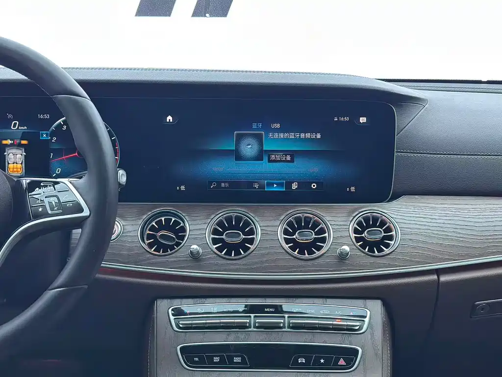 Mercedes-Benz E-Class 2022 — фото 12