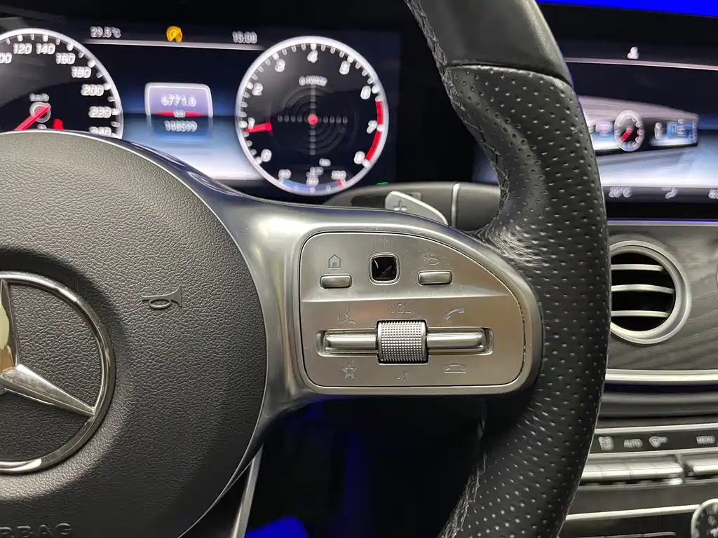 Mercedes-Benz E-Class 2020 — фото 16