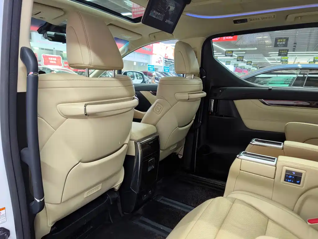 Toyota Alphard 2020 — фото 16