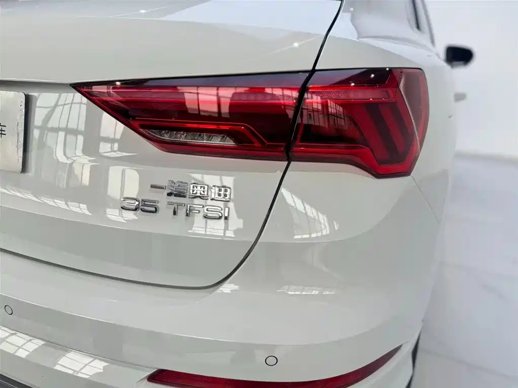 Audi Q3 2023 — фото 15