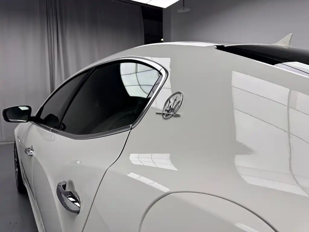 Maserati Ghibli 2019 — фото 14