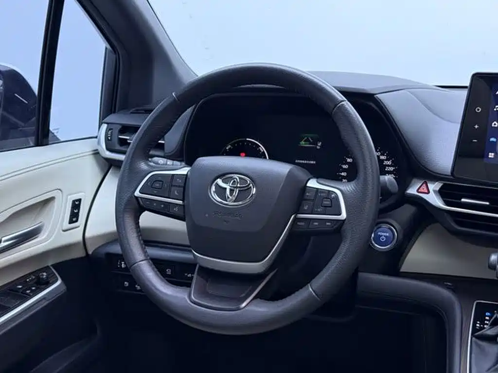 Toyota Granvia 2024 — фото 15