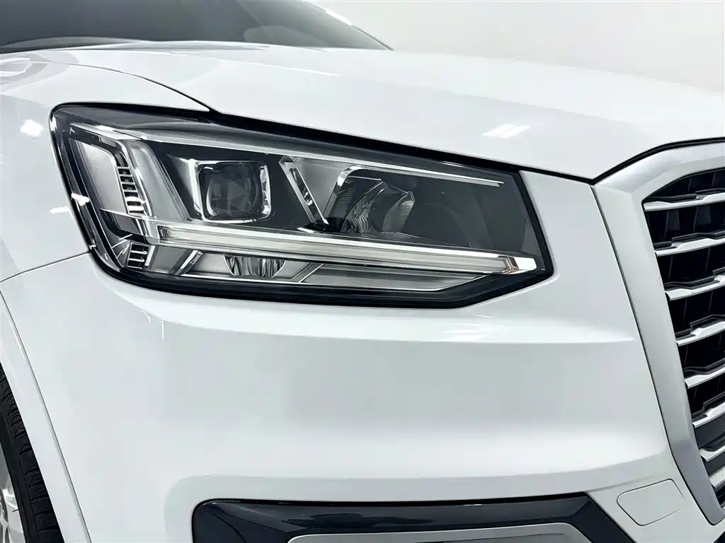 Audi Q2L 2018 — фото 12