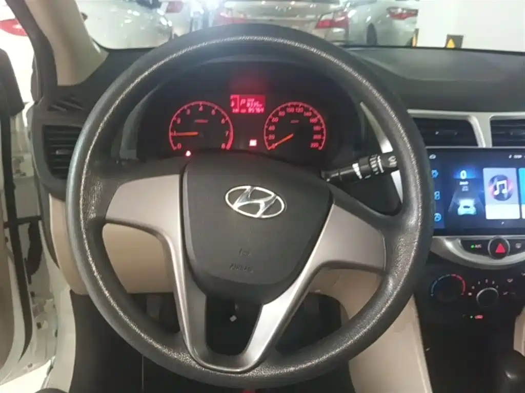 Hyundai Verna 2016 — фото 11