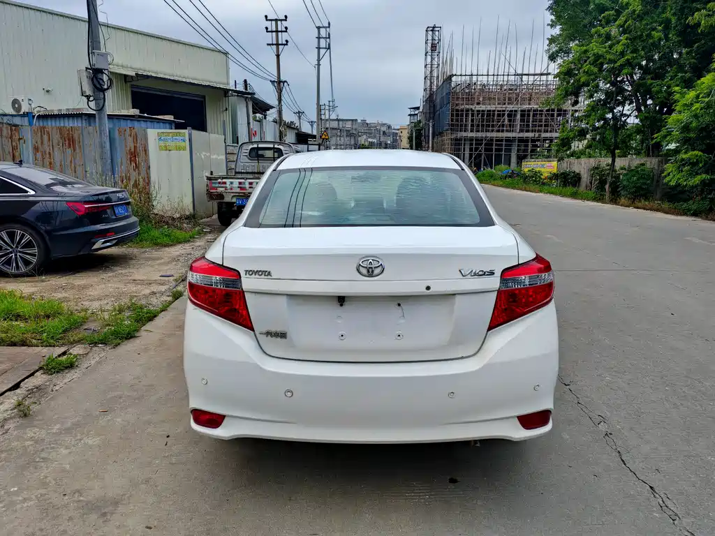 Toyota Vios 2015 — фото 4
