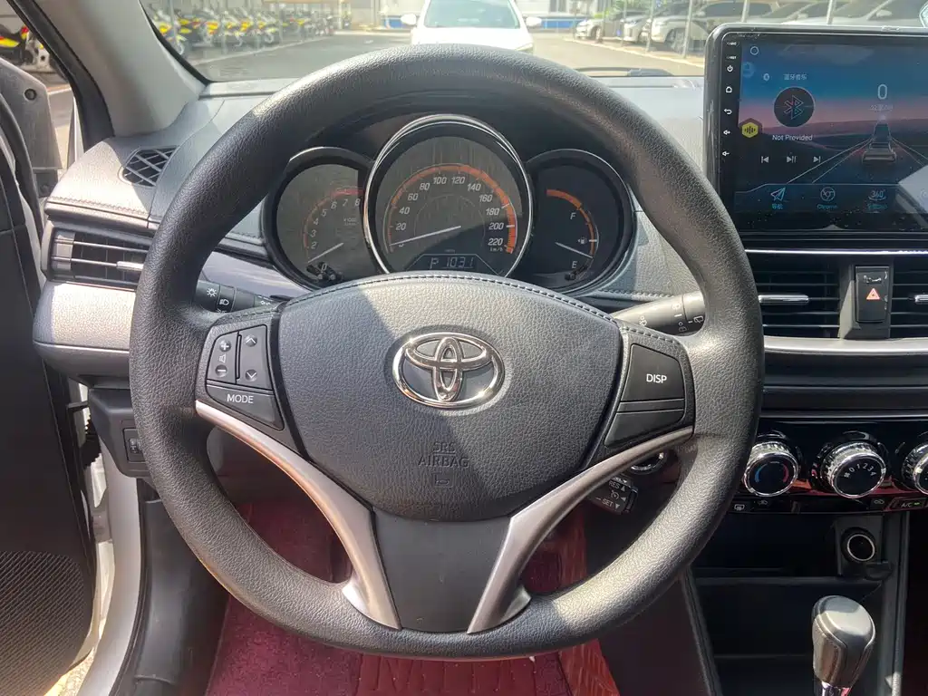 Toyota Yaris L 2022 — фото 13