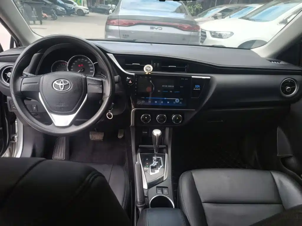 Toyota Corolla 2018 — фото 10