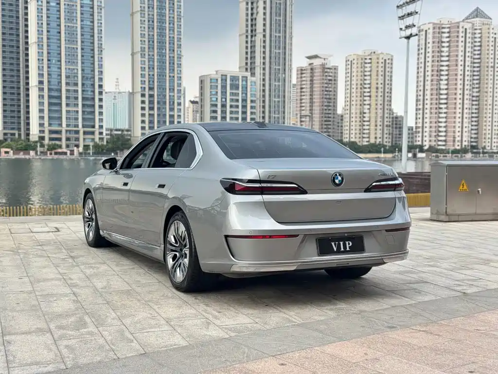BMW i7 2023 — фото 7