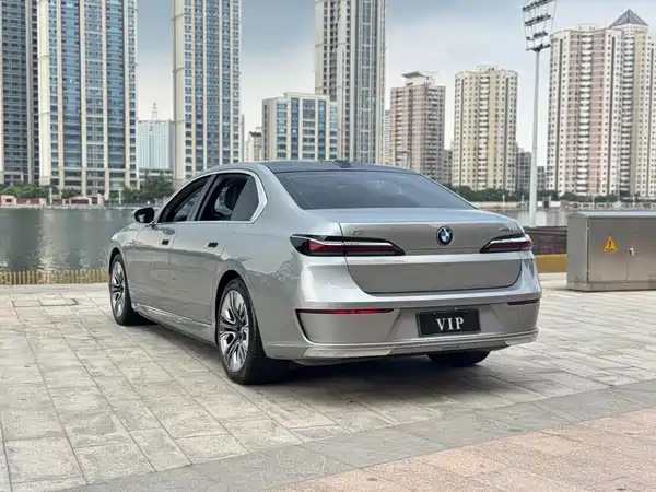 BMW i7 2023
