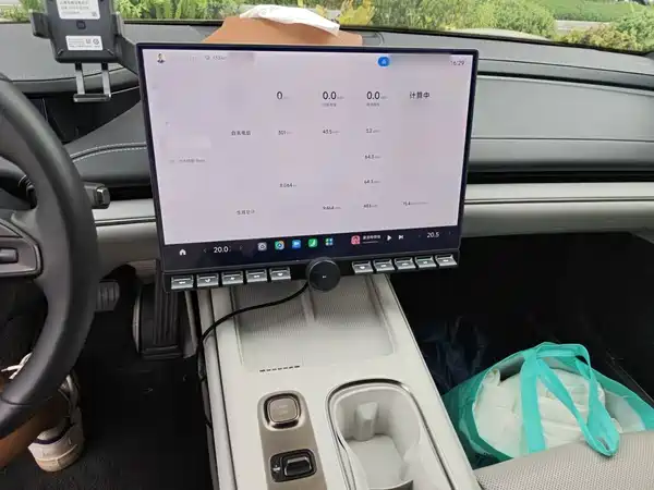 Xiaomi SU7 2024