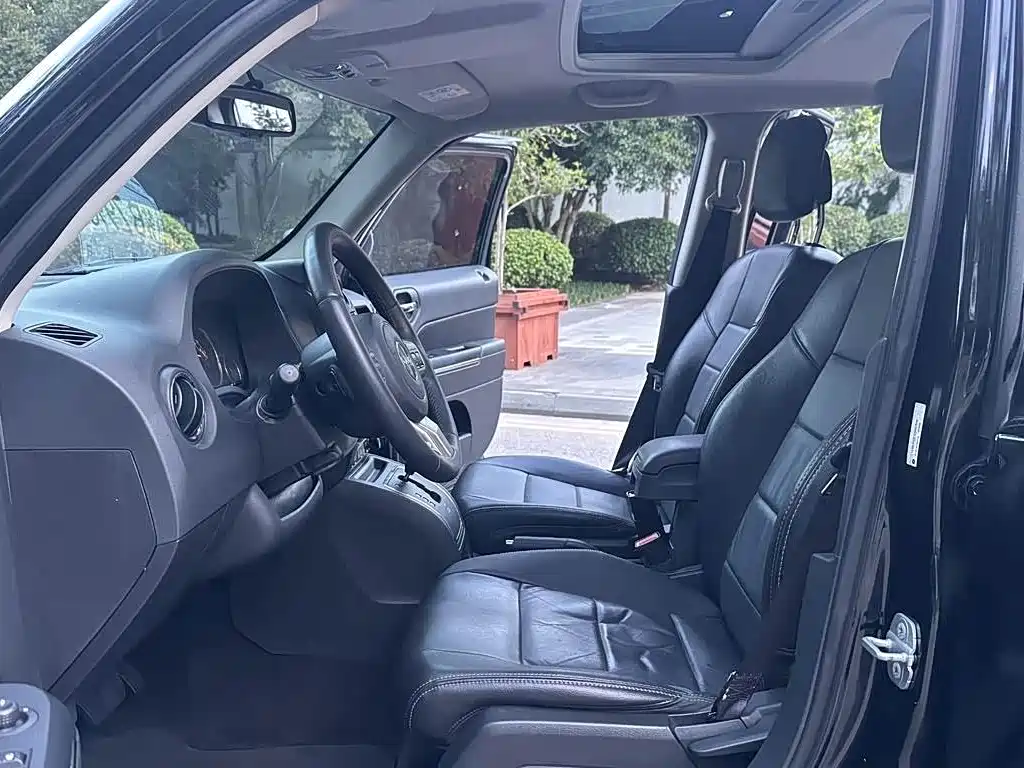 Jeep Patriot 2014 — фото 13