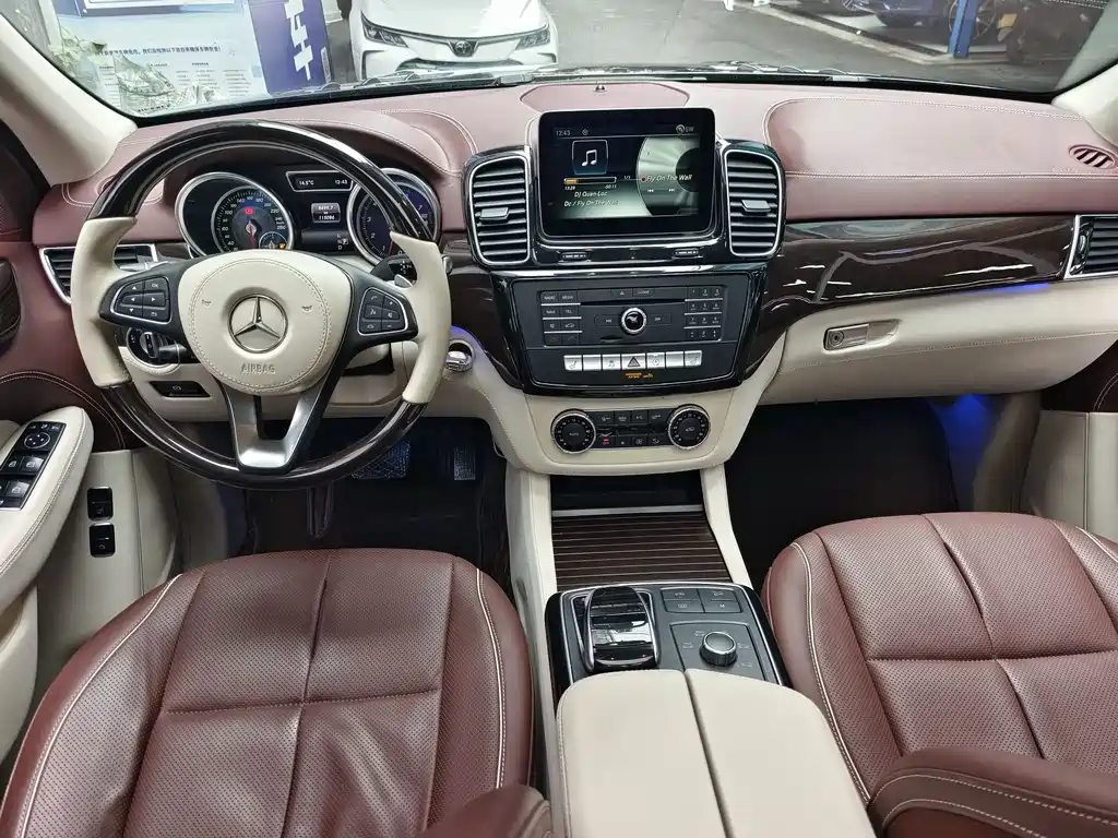 Mercedes-Benz GLS 2017 — фото 9