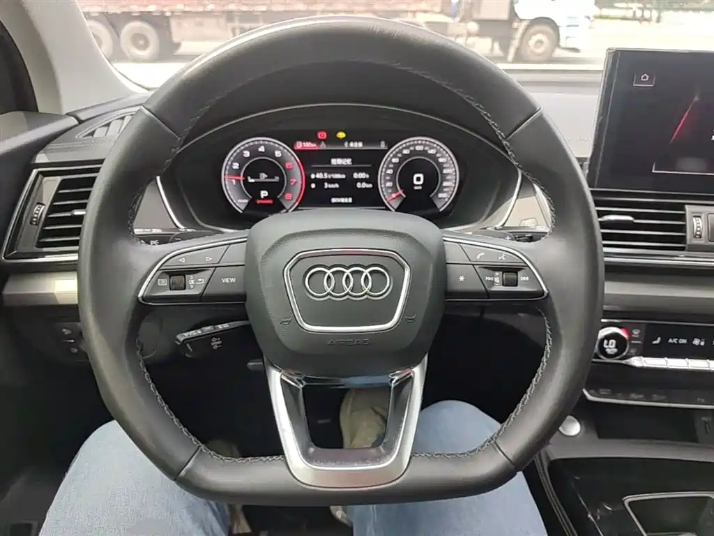 Audi Q5L 2021 — фото 11
