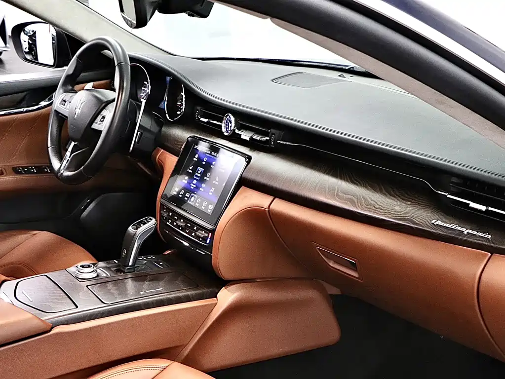 Maserati Quattroporte 2020 — фото 15