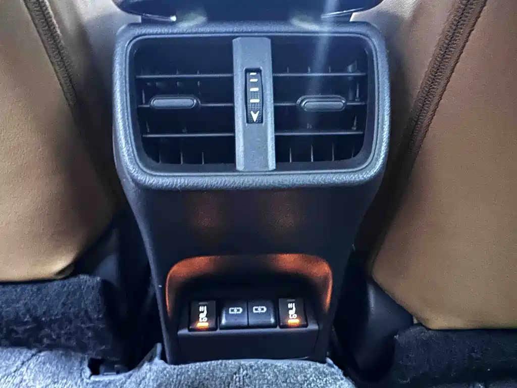 Lexus UX New Energy 2021 — фото 22