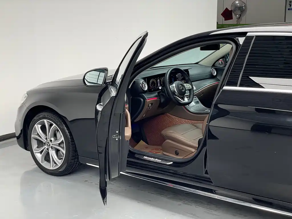 Mercedes-Benz E-Class 2020 — фото 17