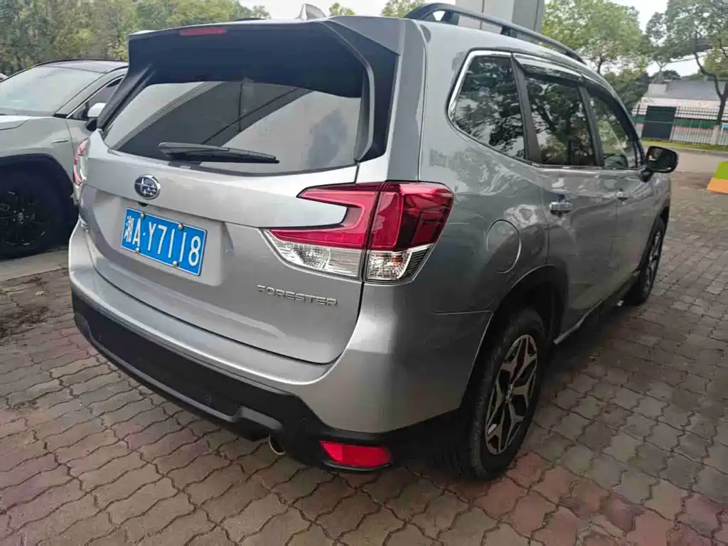 Subaru Forester 2022 — фото 9