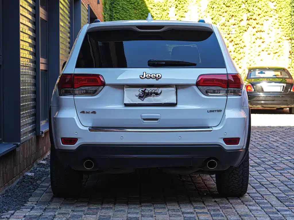 Jeep Grand Cherokee 2014 — фото 9