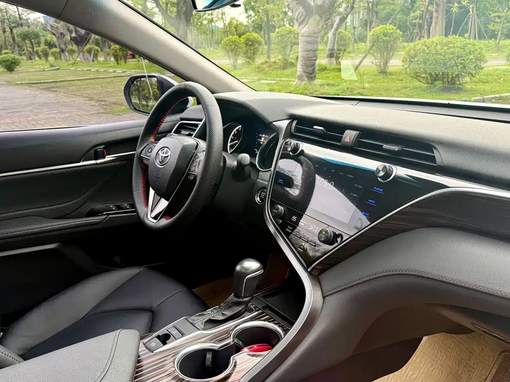 Toyota Camry 2020 — фото 12
