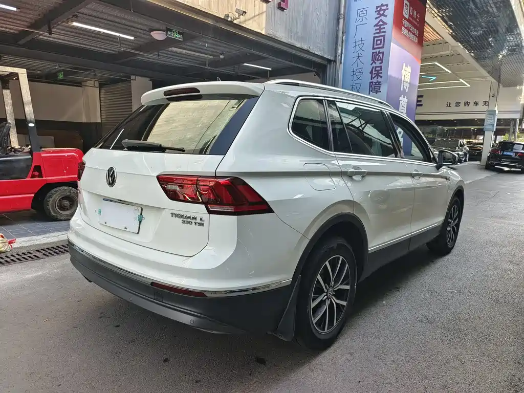 Volkswagen Tiguan L 2018 — фото 15