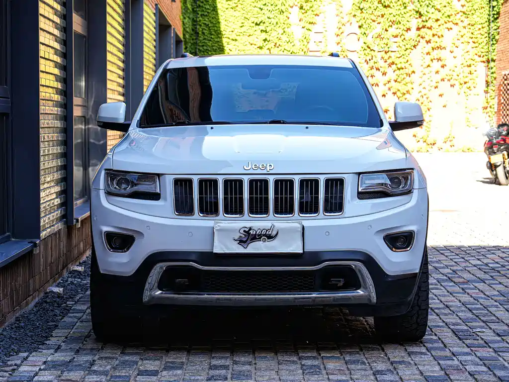 Jeep Grand Cherokee 2014 — фото 2
