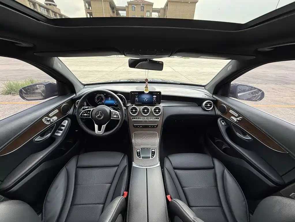 Mercedes-Benz GLC 2023