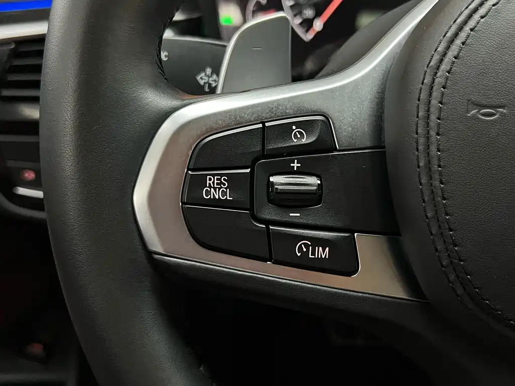 BMW 5 Series 2019 — фото 24