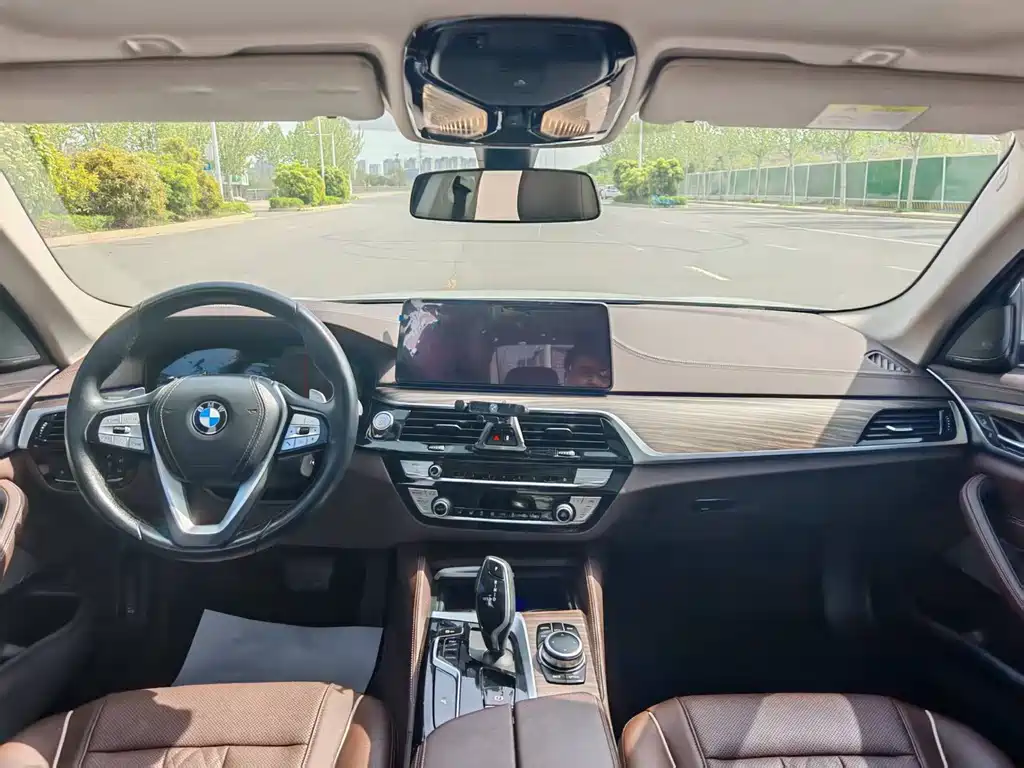 BMW 5 Series 2022 — фото 15