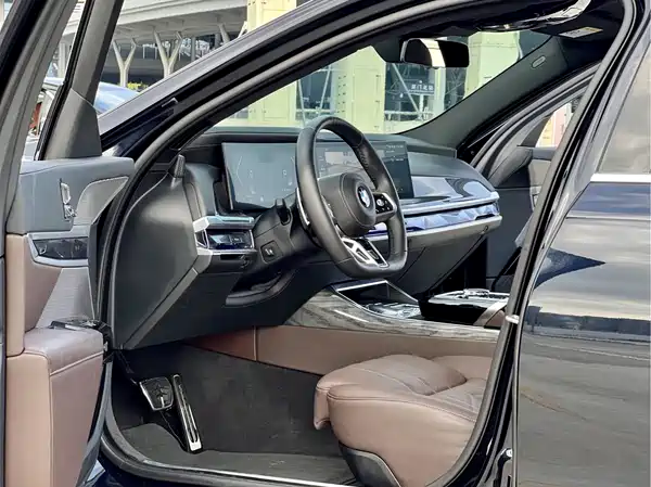 BMW 7 Series 2024