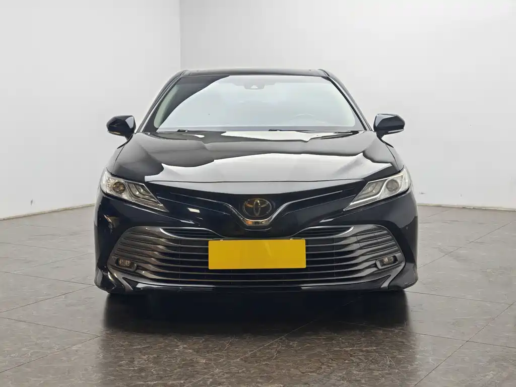 Toyota Camry 2018 — фото 5