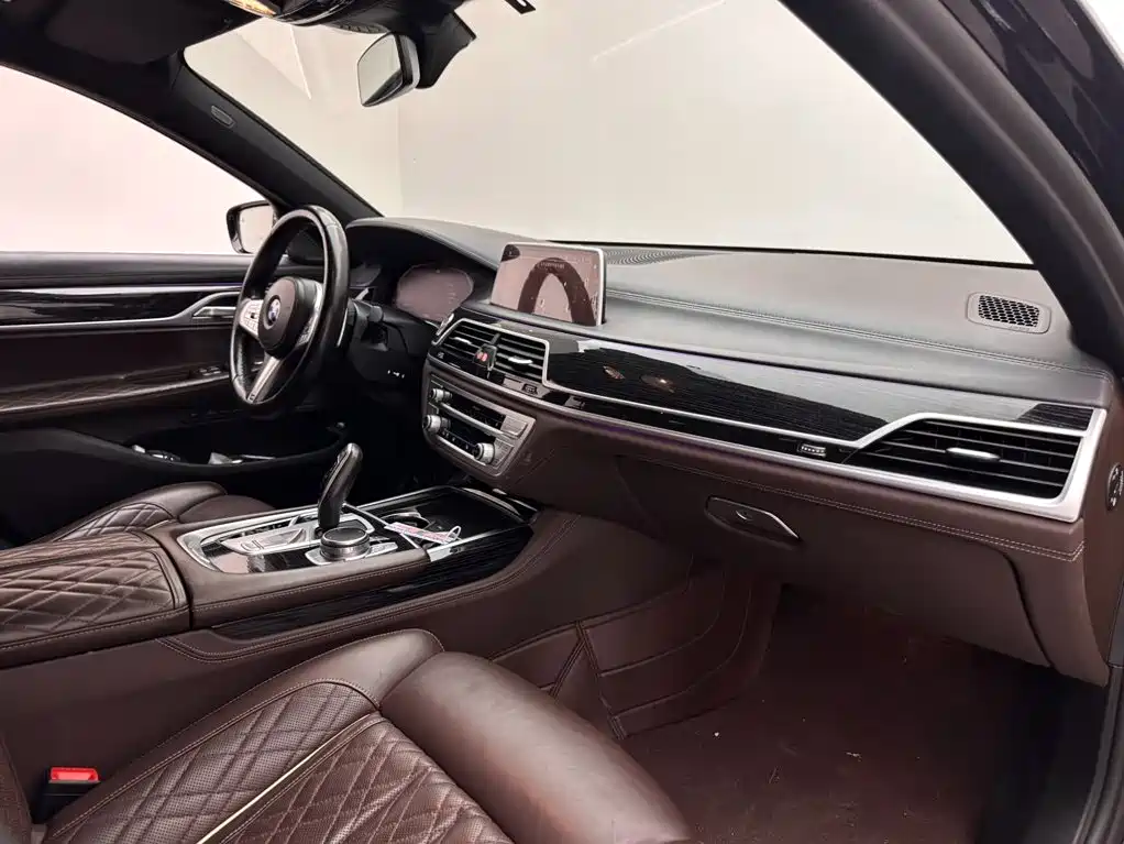 BMW 7 Series 2022 — фото 11
