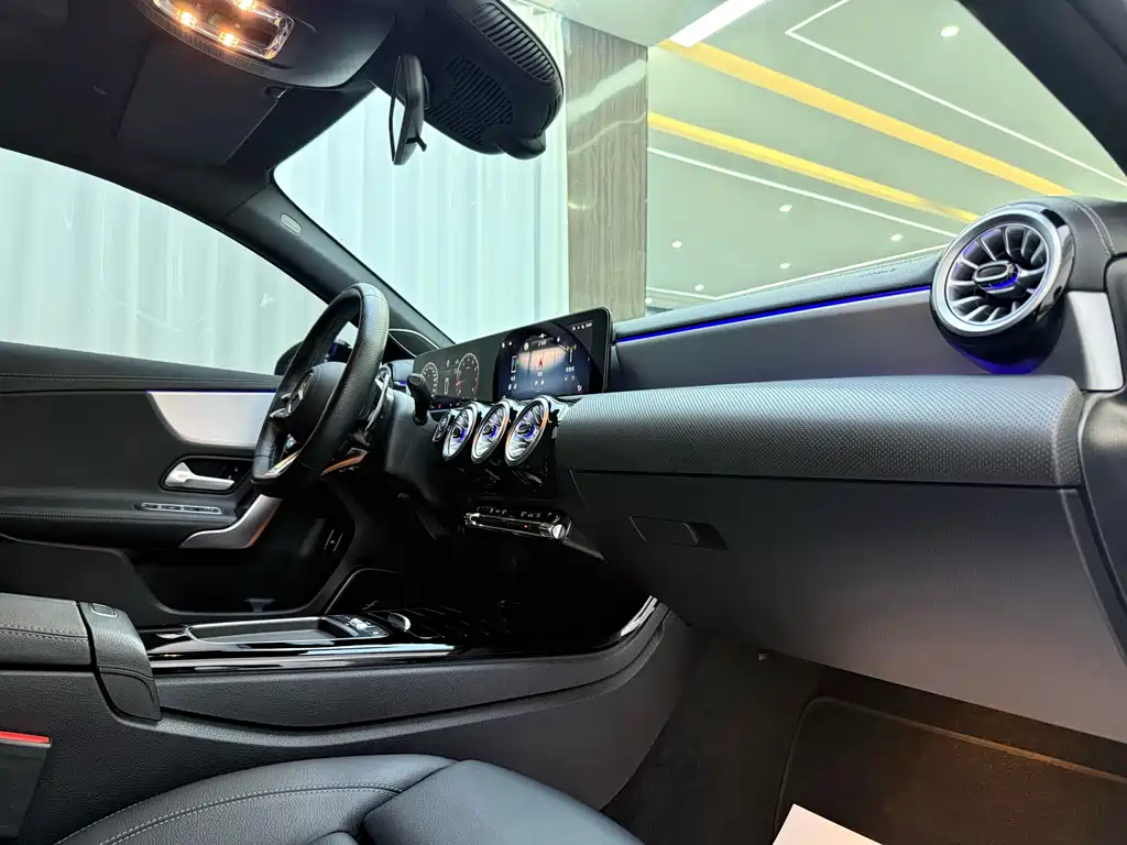 Mercedes-Benz A-Class AMG 2025 — фото 13