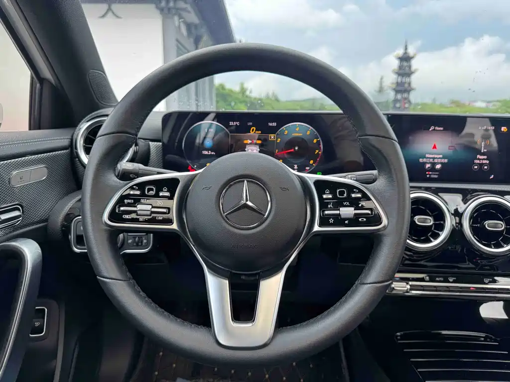 Mercedes-Benz A-Class 2022 — фото 16