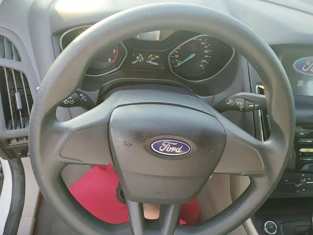 Ford Focus 2016 — фото 11