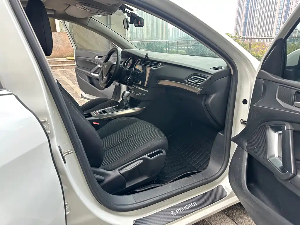 Peugeot 408 2019 — фото 12