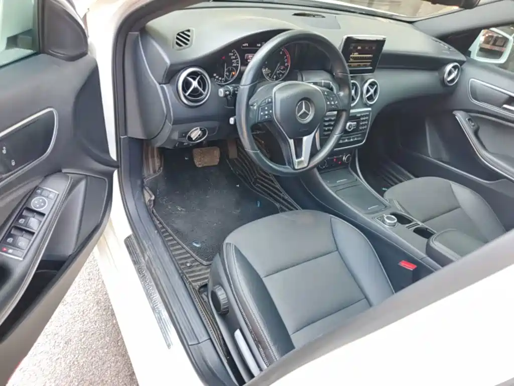 Mercedes-Benz A-Class 2015 — фото 16