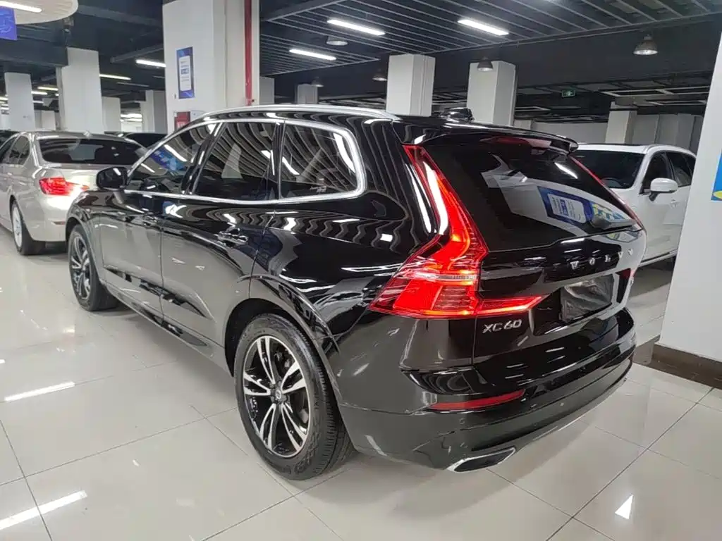 Volvo XC60 2019 — фото 5