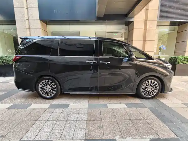 Lexus LM 2024