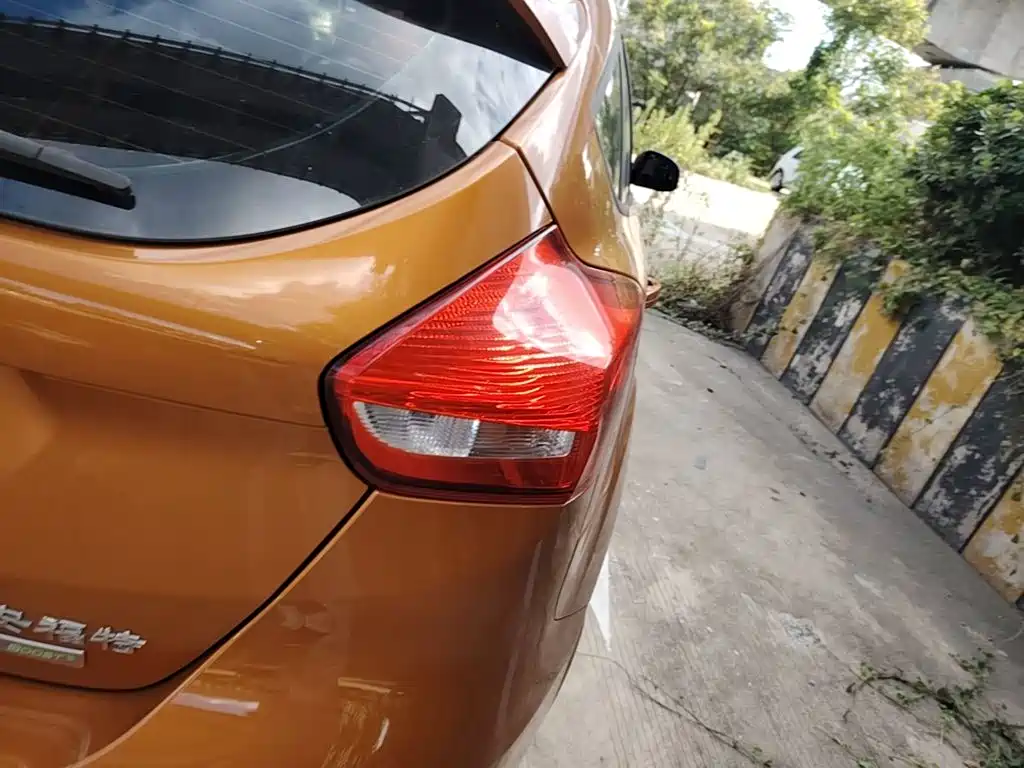 Ford Focus 2015 — фото 8