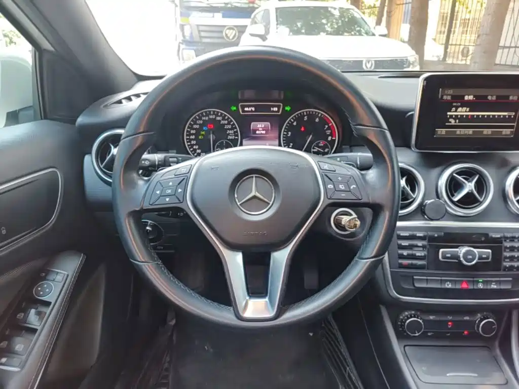 Mercedes-Benz A-Class 2015 — фото 11
