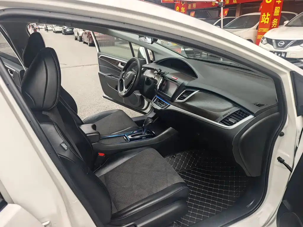 Honda Jade 2015 — фото 9