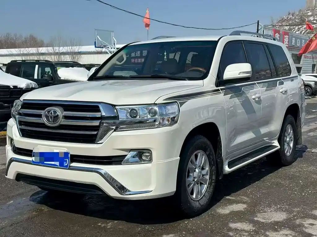 Toyota Land Cruiser 2017 — фото 1