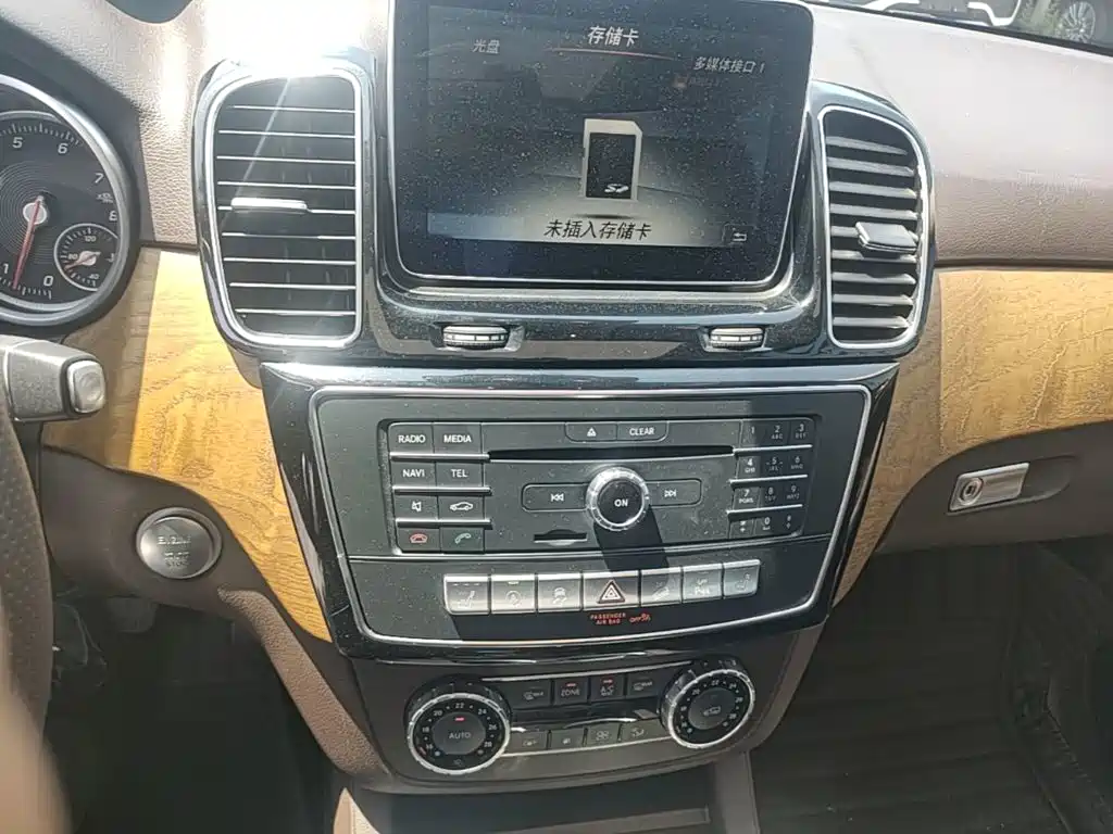 Mercedes-Benz GLE 2015 — фото 13